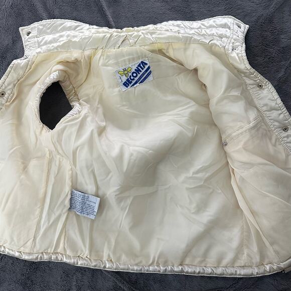 Vintage 80s BECONTA Womens Puffer Vest Cream Satin Outdoor Retro Snap Close | 10 - Picture 9 of 13